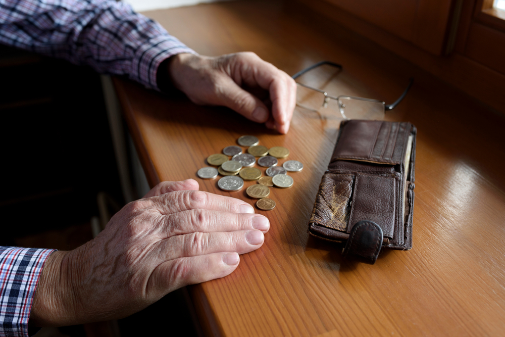 Istat e Unc: cala la spesa povertà anziani 