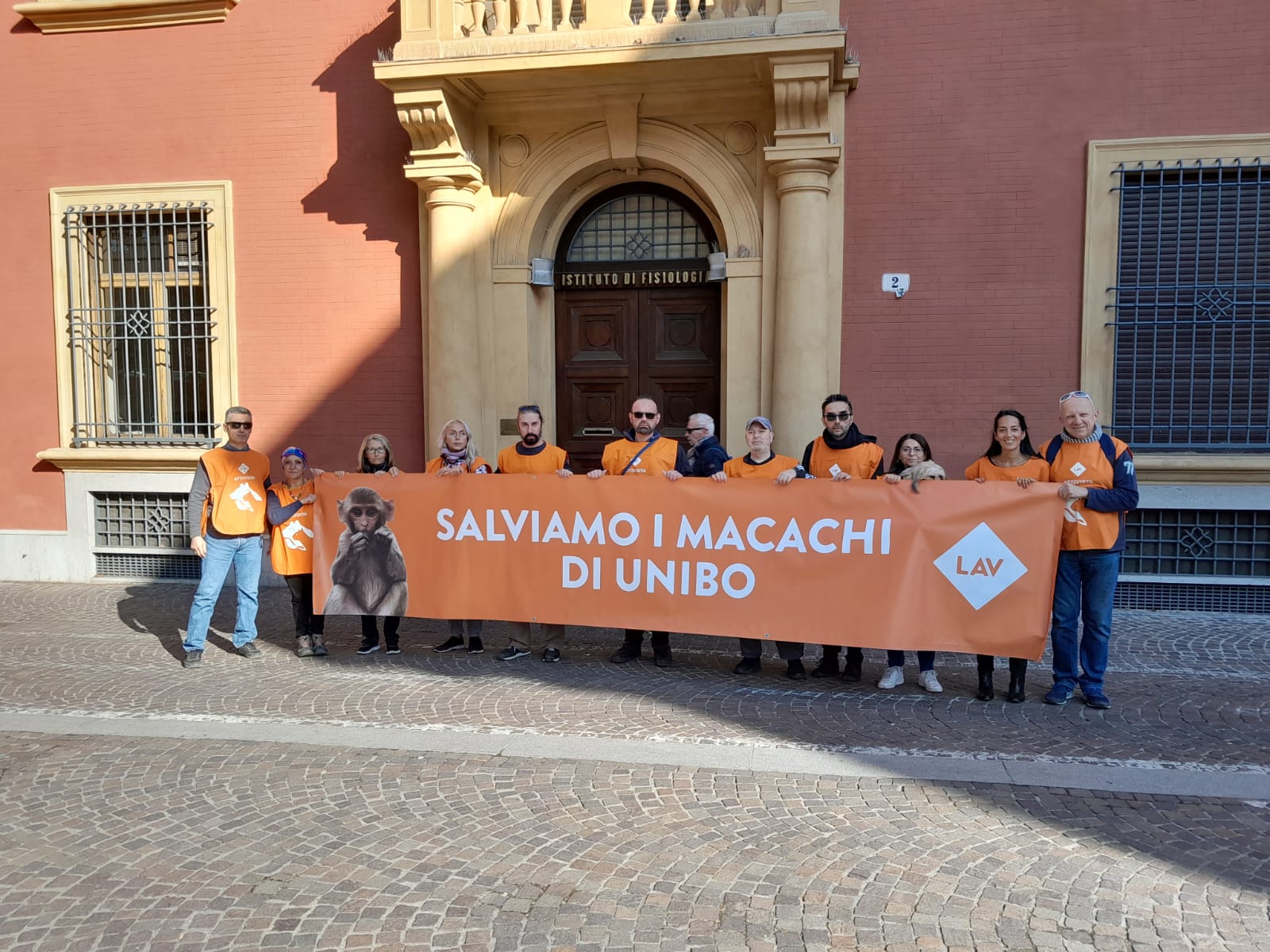 LAV macachi flashmob Bologna