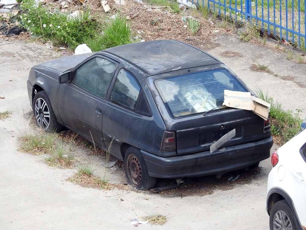 auto vecchia rifiuto