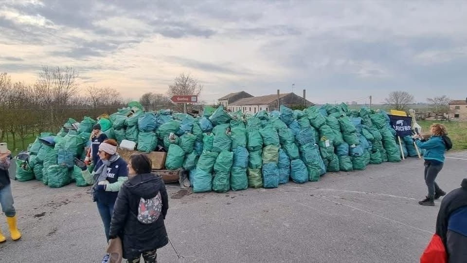 Po2 Battaglia alla plastica nel Delta del Po: 140 volontari rimuovono oltre 10 tonnellate di rifiuti