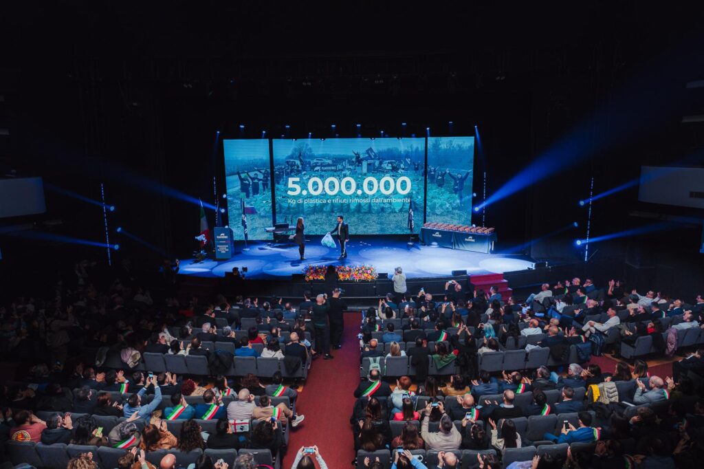 12-1024x682 Comuni Plastic Free, 141 premiati a Roma: «Il 90% della plastica nel nostro corpo la respiriamo»